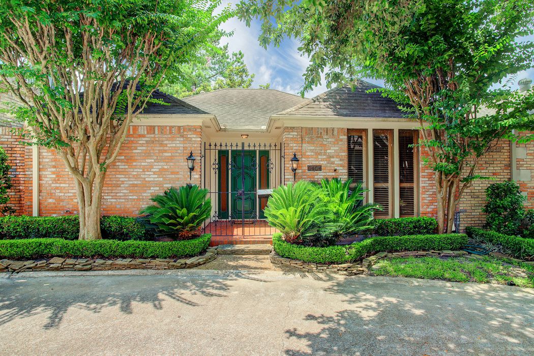9404 Briar Forest Drive, Houston, TX 77063 Martha Turner Sotheby's