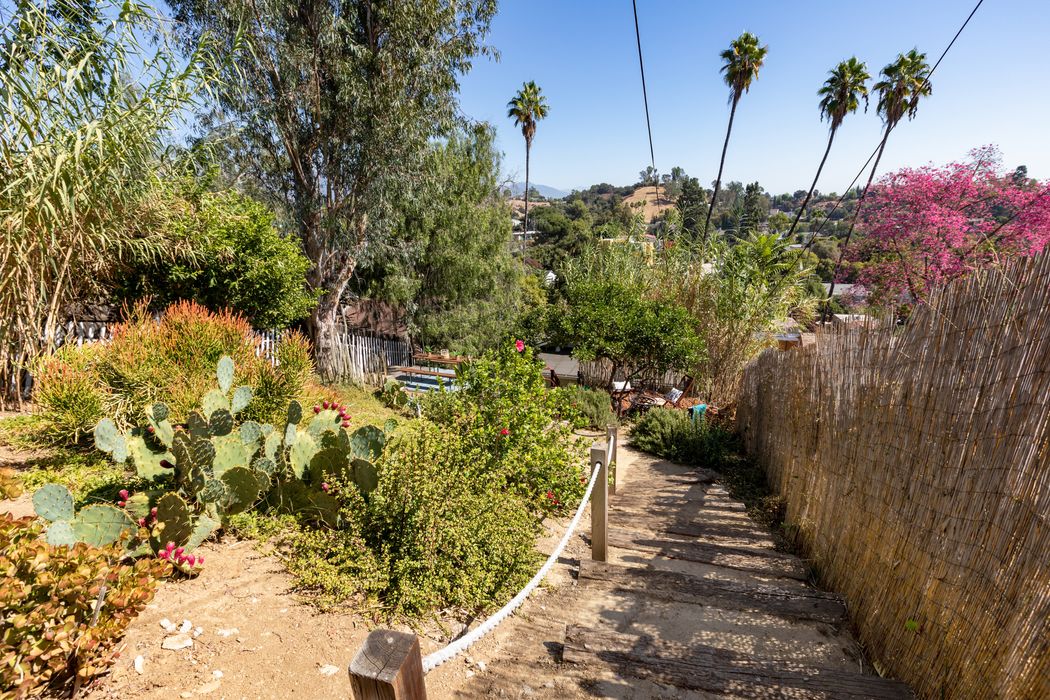 915 Palm View Drive Los Angeles, CA 90042