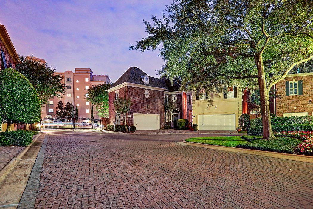 5814 Tanglewood Park Street, Houston, TX 77057 Martha Turner Sotheby