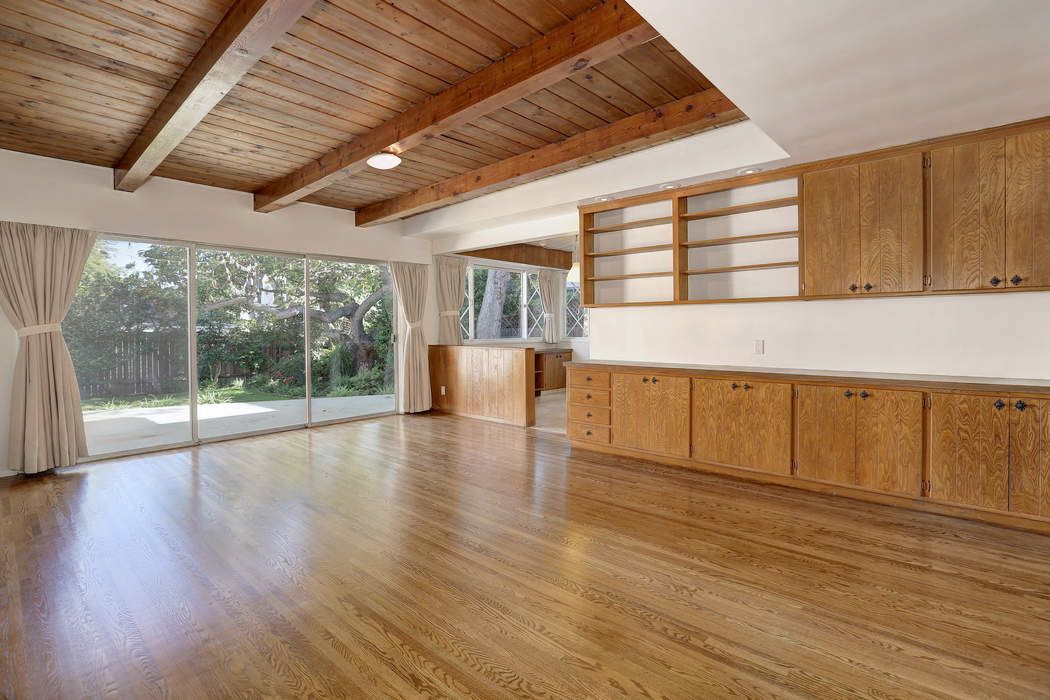 11414 Albata Street Los Angeles Ca 90049 Sotheby S International Bright Traditional Home On Cul De Sac