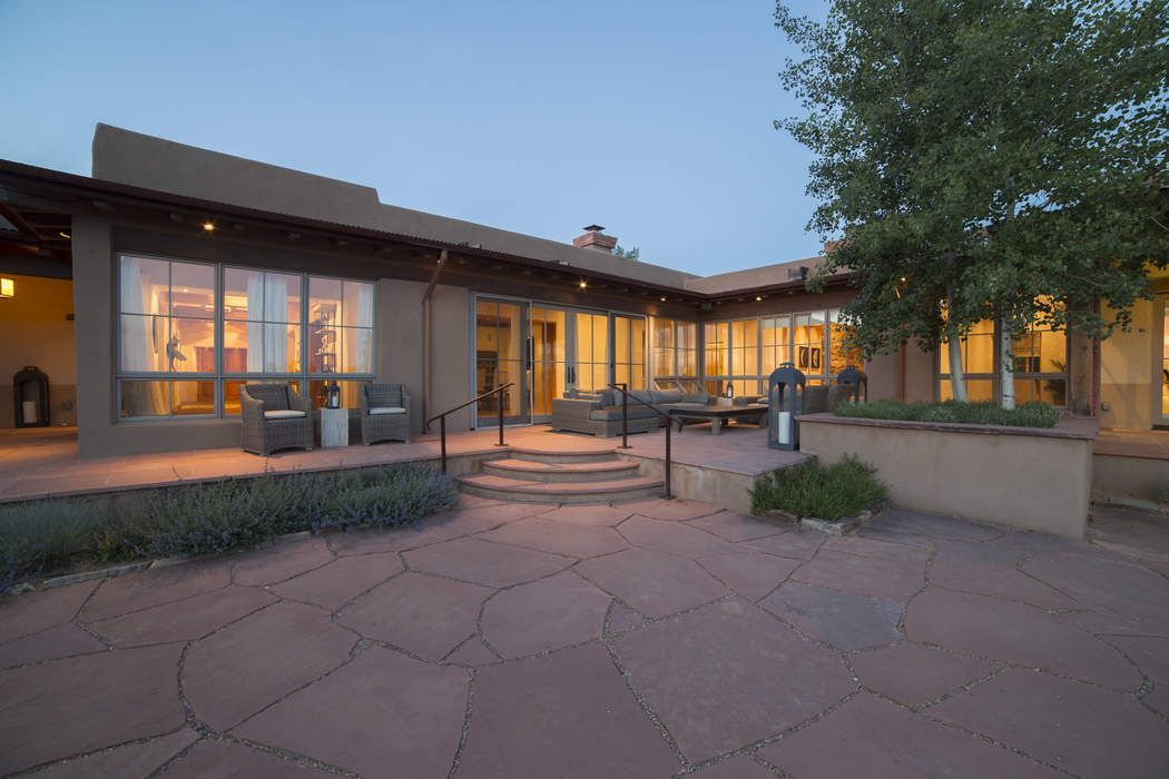 150 Paseo Aragon, Santa Fe, NM 87506 Sotheby's International Realty, Inc.