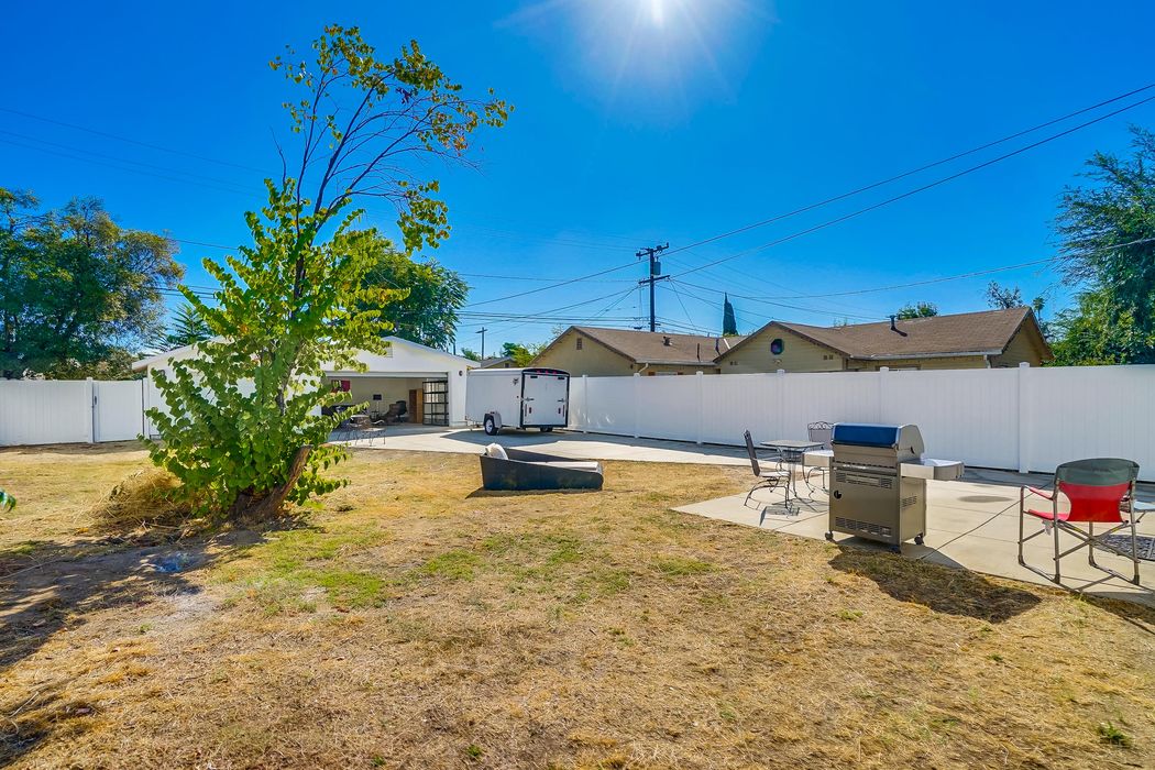 2134 El Sereno Avenue Altadena, CA 91001