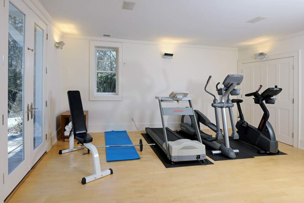 11 Laurel Lane, Greenwich, CT 06830 Sotheby's International Realty, Inc.