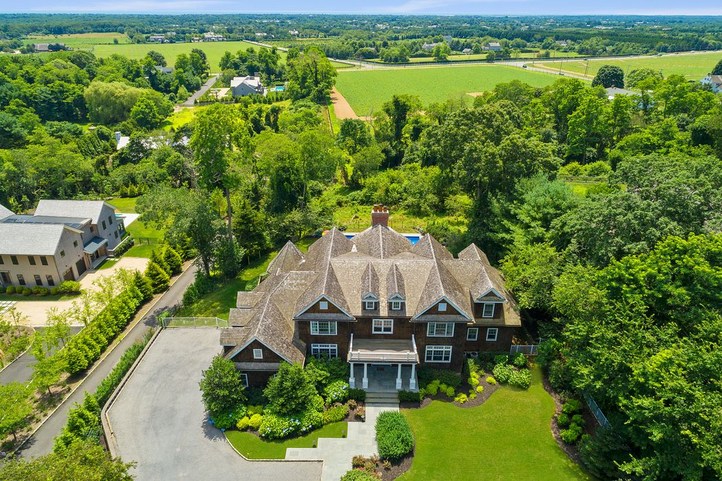 Elegant Living Bridgehampton Bridgehampton, NY 11932 | Sotheby's ...