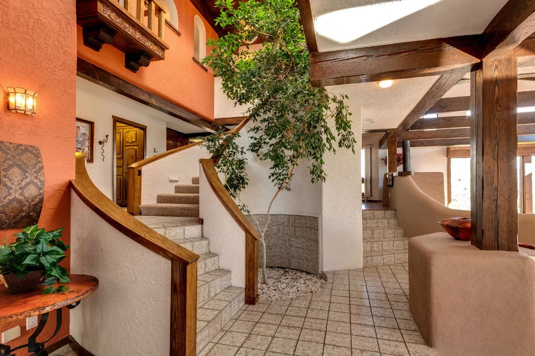 117 Rim Rd, Los Alamos, NM 87544 Sotheby's International Realty, Inc.