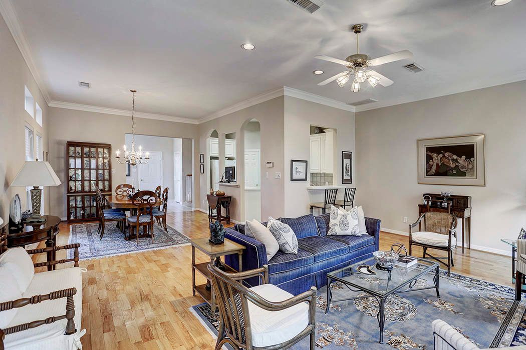 4427 Castle Court Place Houston Tx 77006 Martha Turner