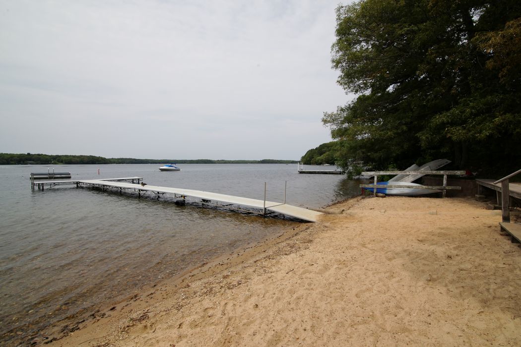 31 Maple Street, Mashpee, MA 02469 Sotheby's International Realty, Inc.