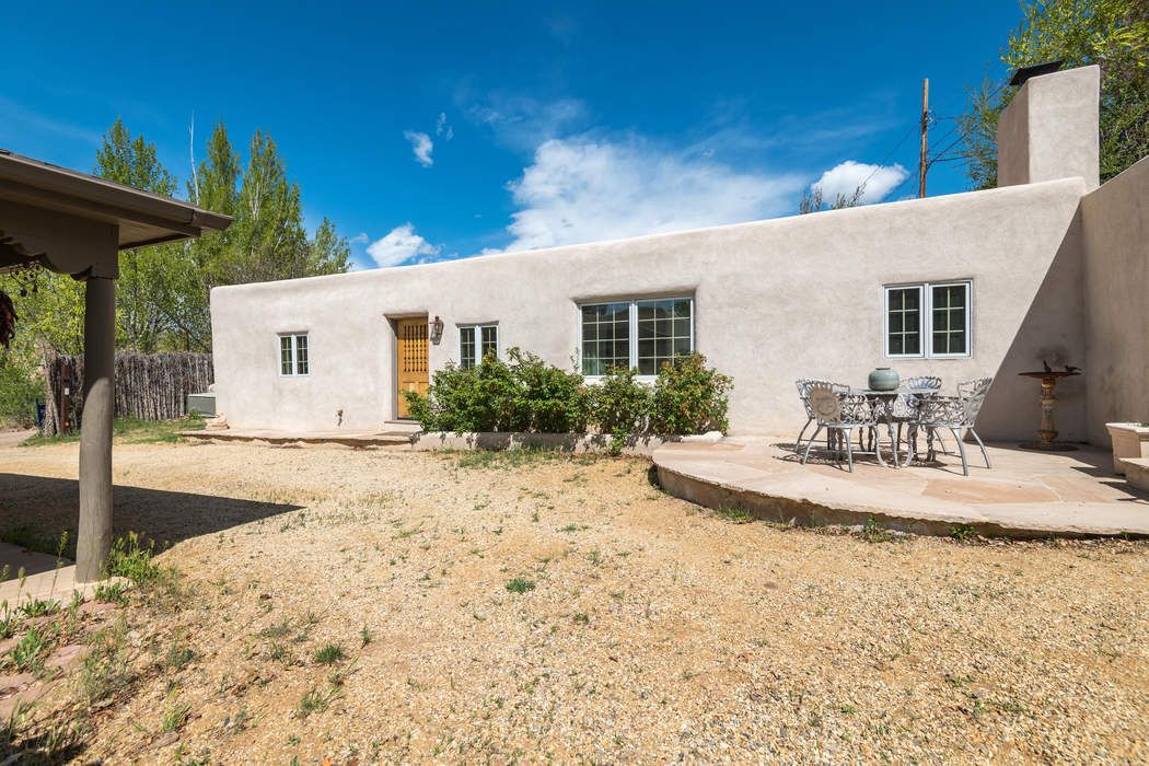 703 Alto St, Santa Fe, NM 87501 Sotheby's International Realty, Inc.