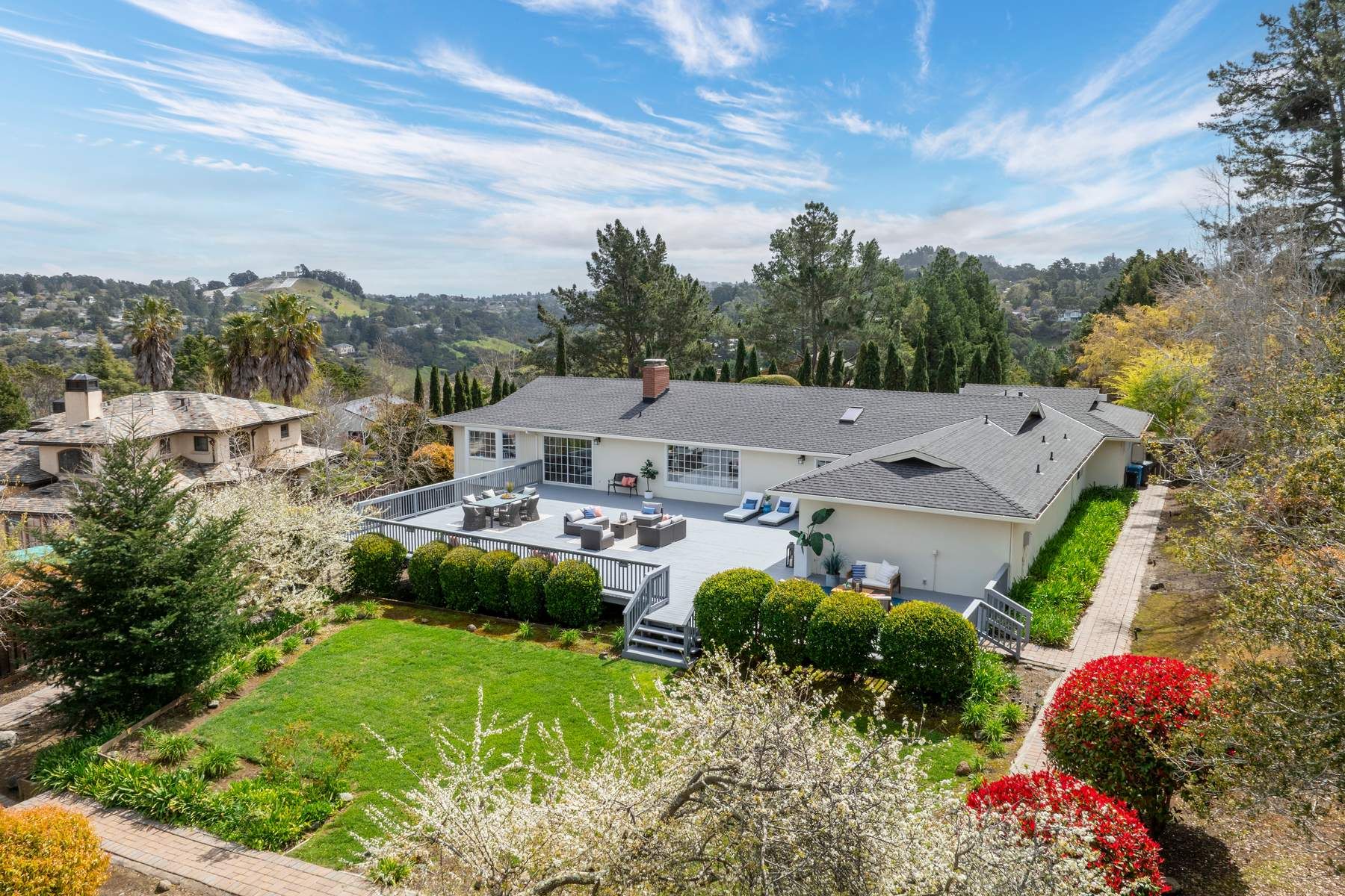 1310 Lakeview Dr