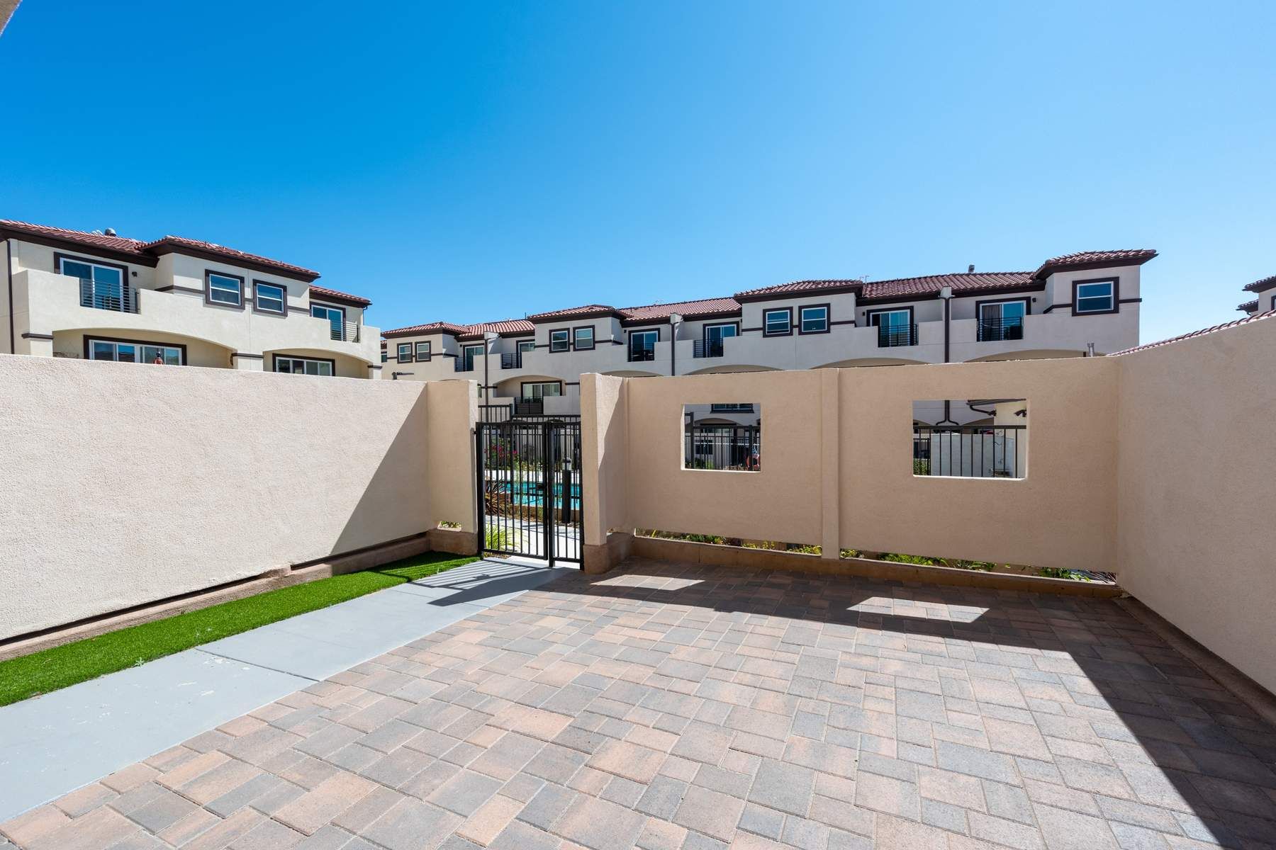 906 Warwick Avenue, Thousand Oaks, CA 91360