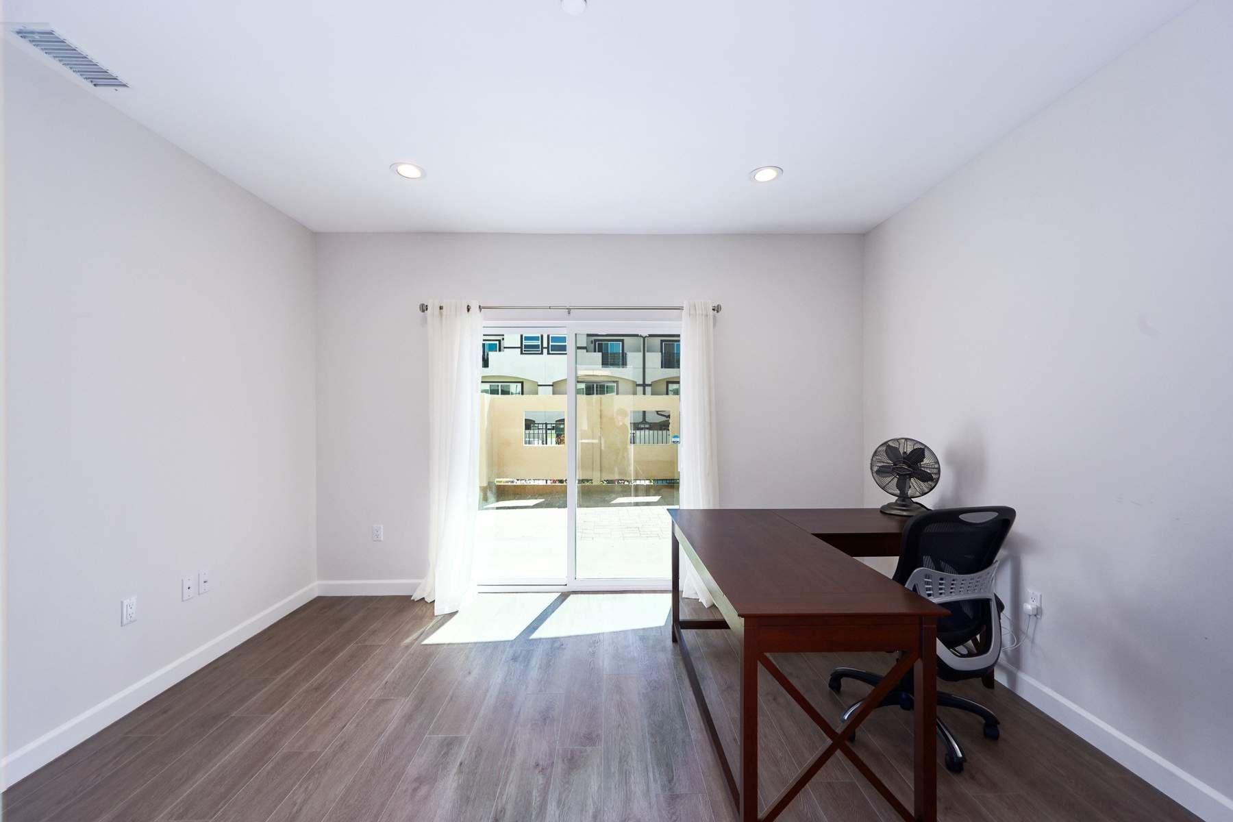 906 Warwick Avenue, Thousand Oaks, CA 91360