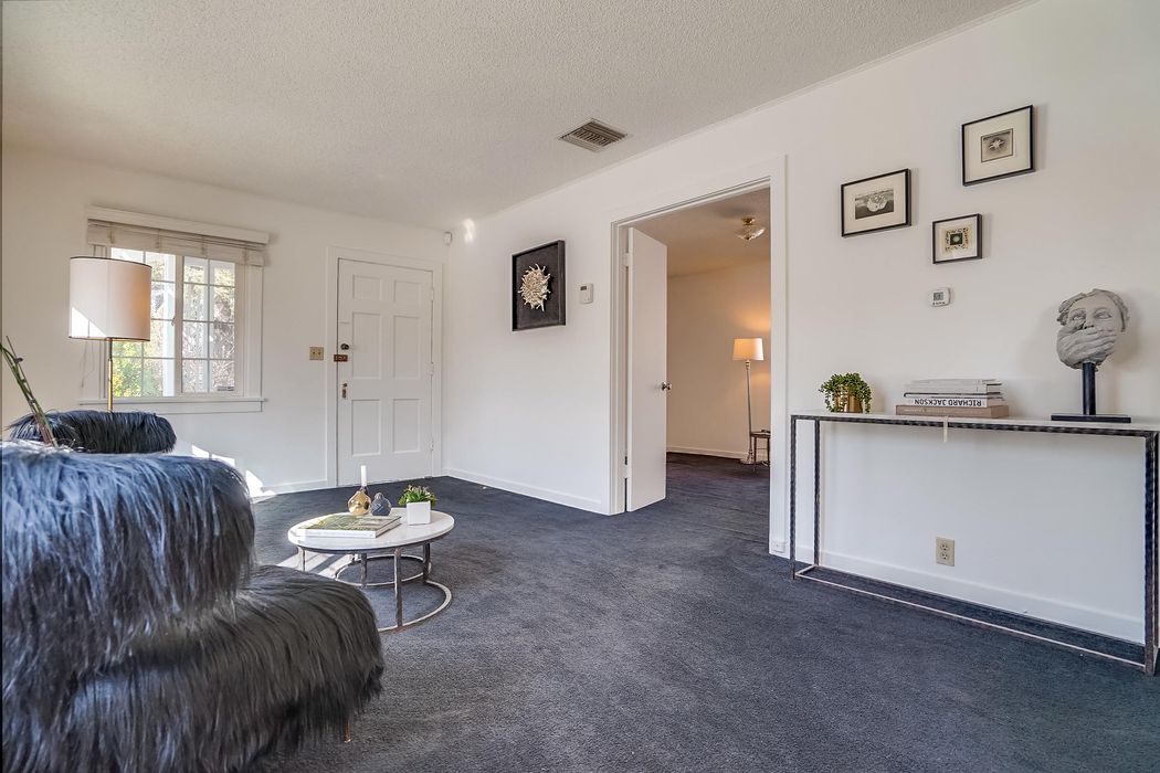 2134 El Sereno Avenue Altadena, CA 91001