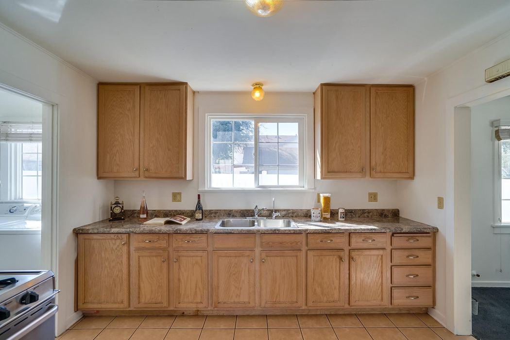 2134 El Sereno Avenue Altadena, CA 91001