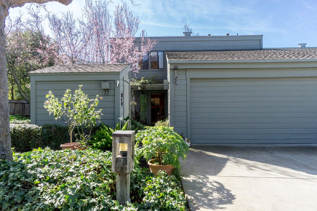 22 Woodside Place, Carmel Valley, CA 93924 Sotheby's International Realty, Inc.