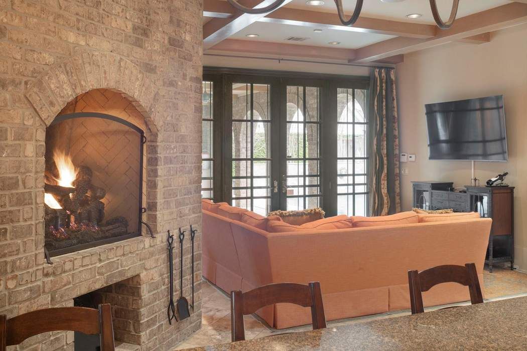 5262 Huckleberry Lane Houston Tx 77056 Martha Turner Sotheby S