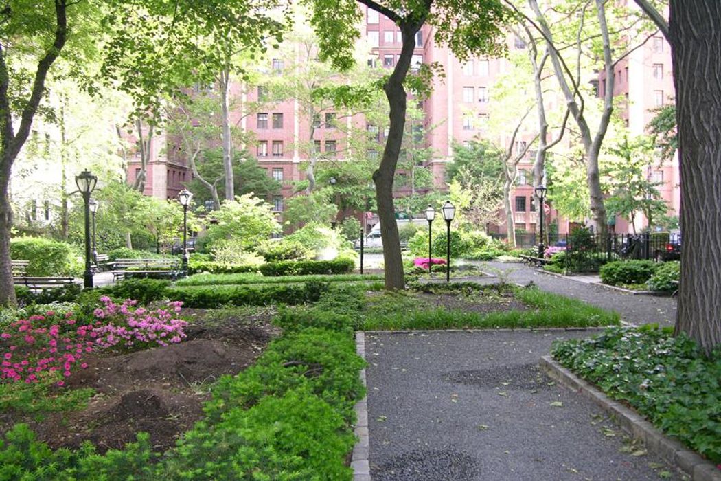 The Windsor New York, NY 10001 Sotheby's International Realty, Inc.