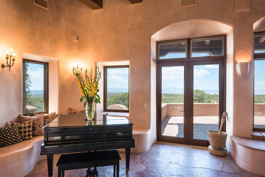 1062 Sierra Del Norte, Santa Fe, NM 87501 Sotheby's International