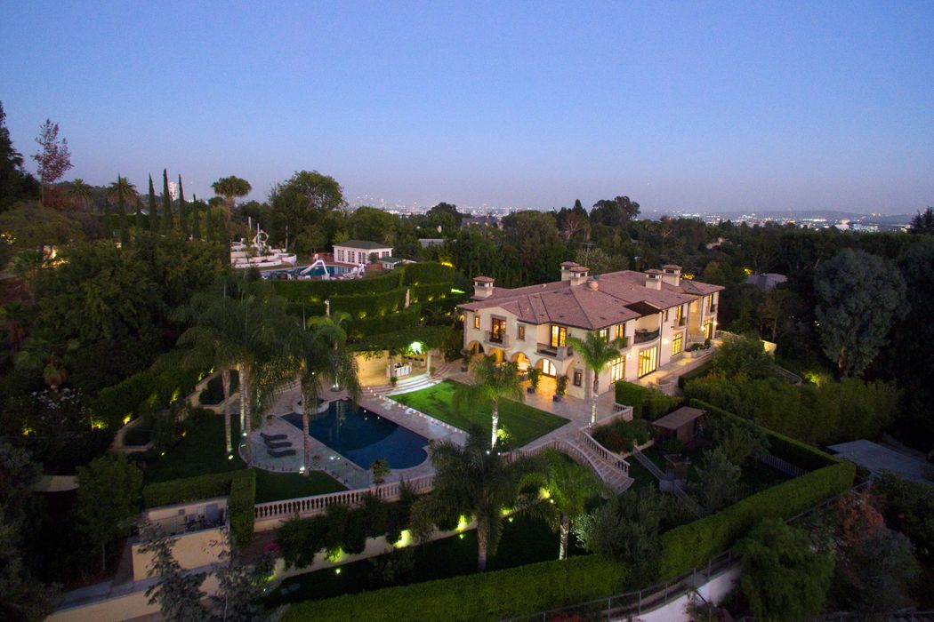 1141 Summit Drive, Beverly Hills, CA 90210 Sotheby's International Realty, Inc.