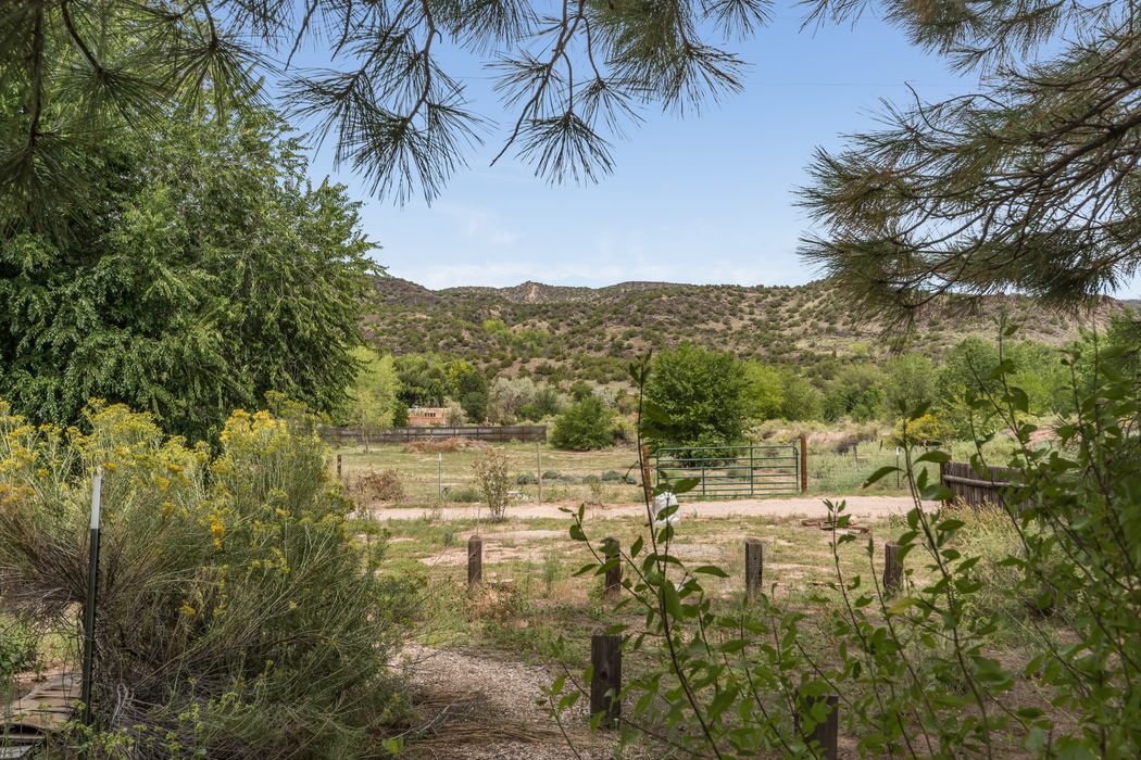 27 Pd 1103, Dixon, NM 87537 Sotheby's International Realty, Inc.