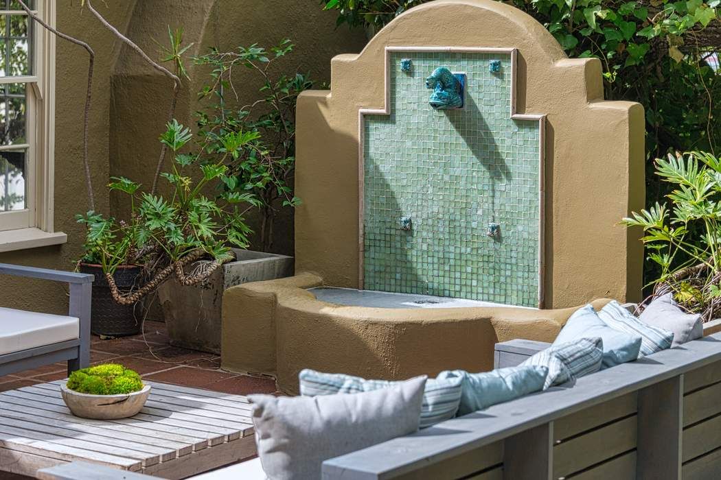 2763 Outpost Drive Los Angeles, CA 90068