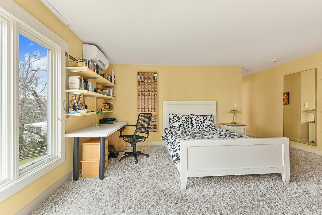 27 Sigma Place, Riverdale, NY 10471 Sotheby's International Realty, Inc.