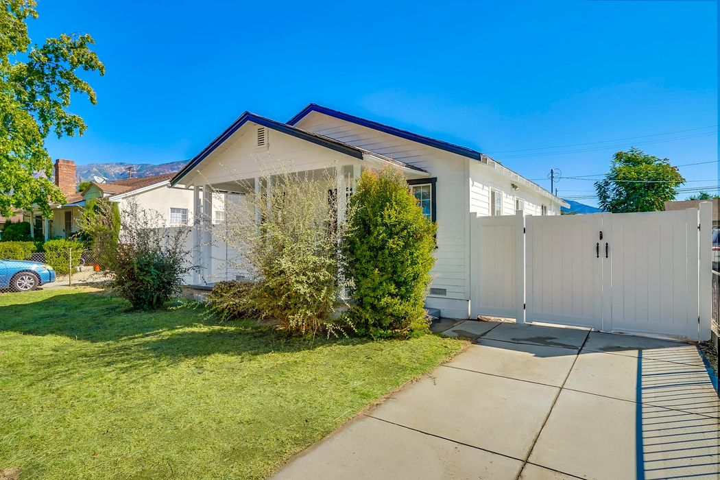 2134 El Sereno Avenue Altadena, CA 91001