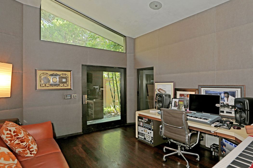 Exclusive Celebrity Retreat Los Angeles, CA 90068