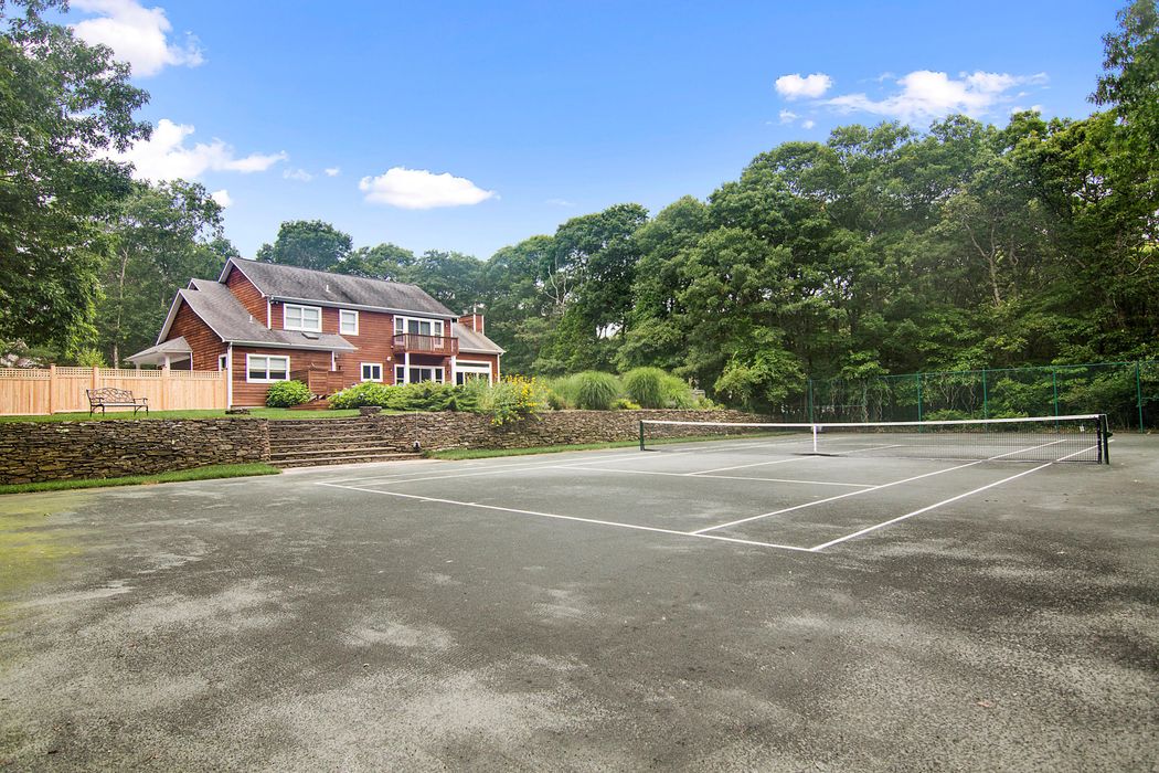 Privacy, Tennis, Heated Pool & Hot Tub Southampton, NY 11968 Sotheby's International Realty, Inc.