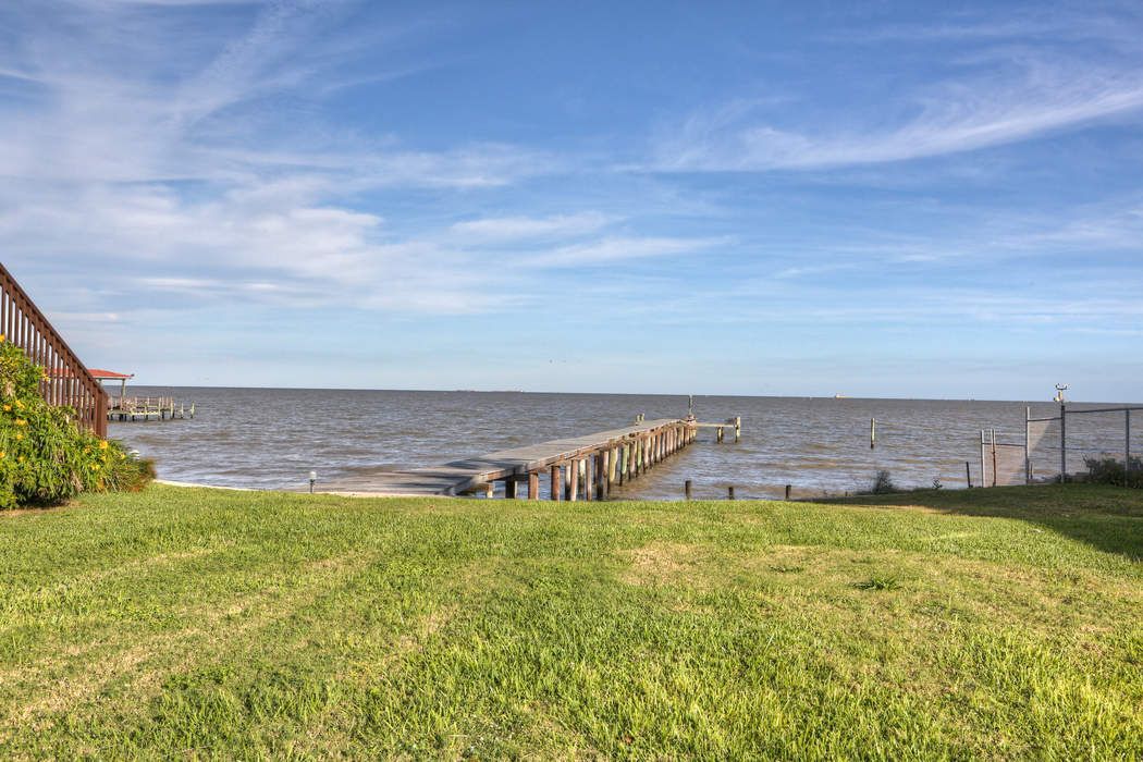 425 2nd Street, San Leon, TX 77539 Martha Turner Sotheby's