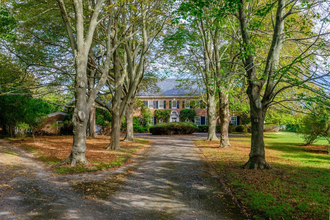 217 Rose Hill Road, Water Mill, NY 11975 Sotheby's International