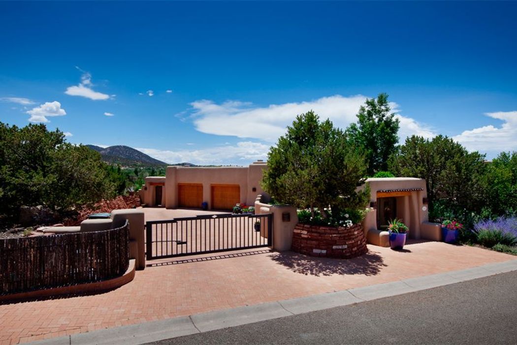 812 & 816 Vista Catedral, Santa Fe, NM 87501 Sotheby's International