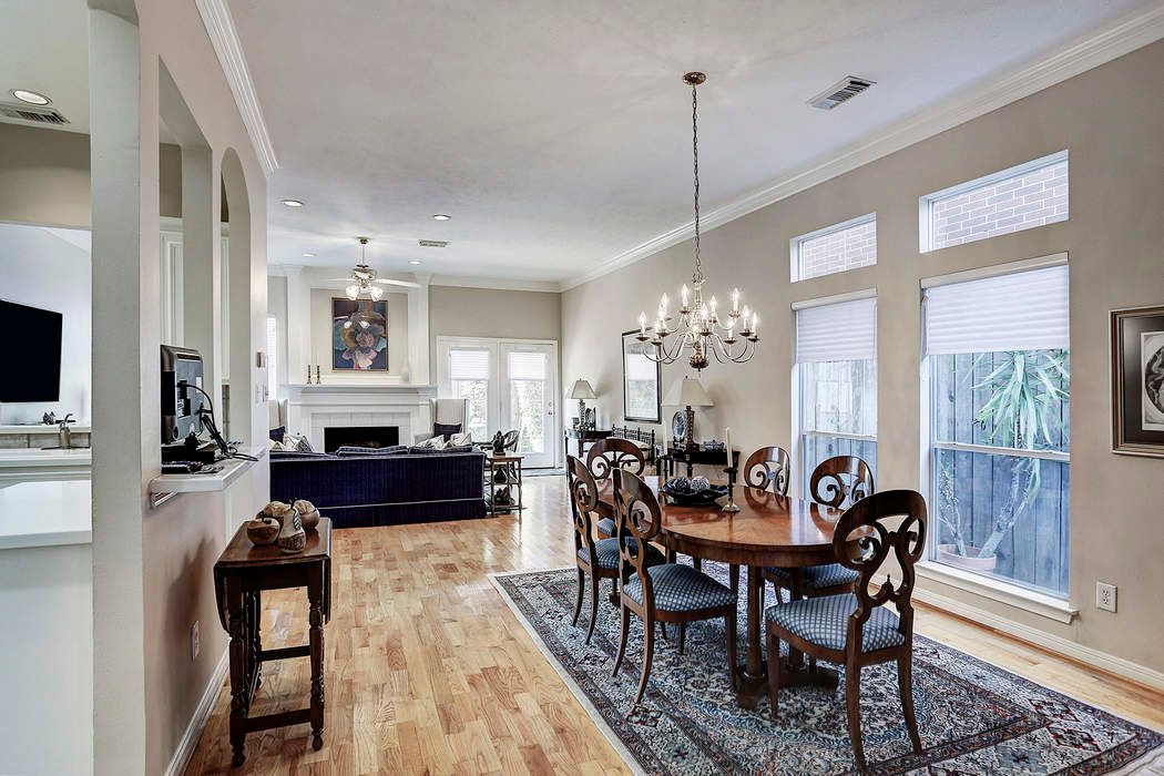 4427 Castle Court Place Houston Tx 77006 Martha Turner