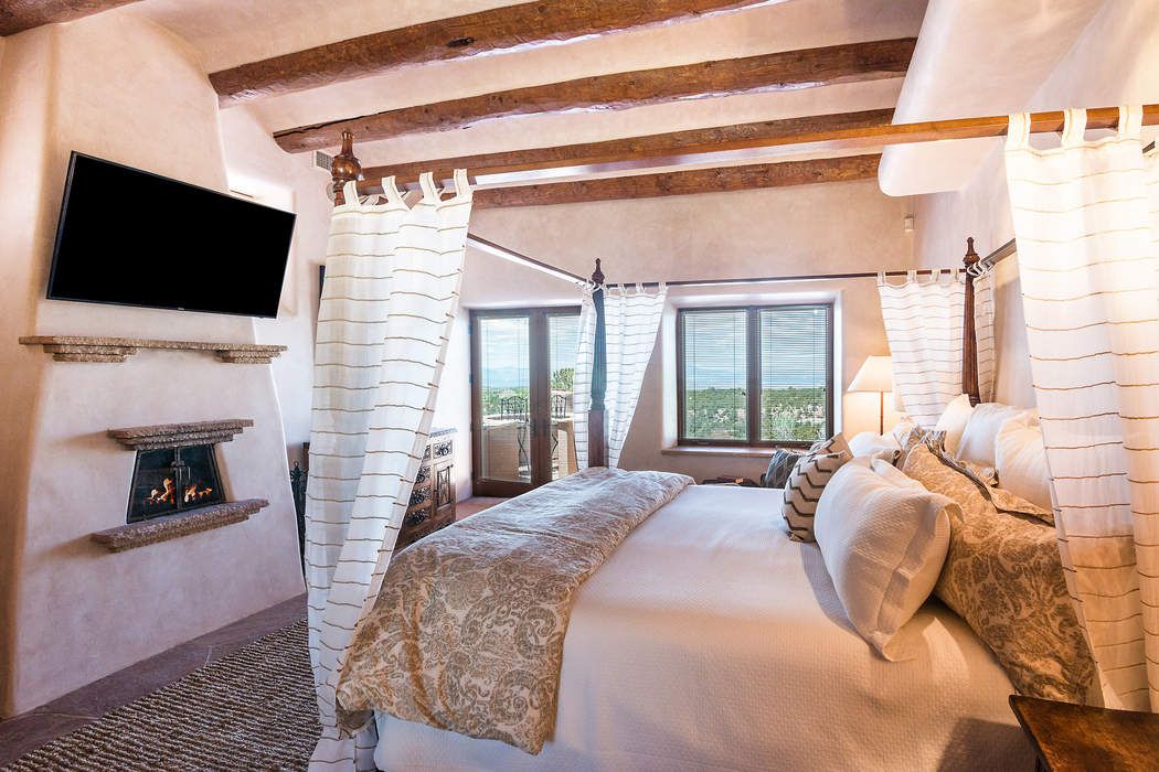 1062 Sierra Del Norte, Santa Fe, NM 87501 Sotheby's International