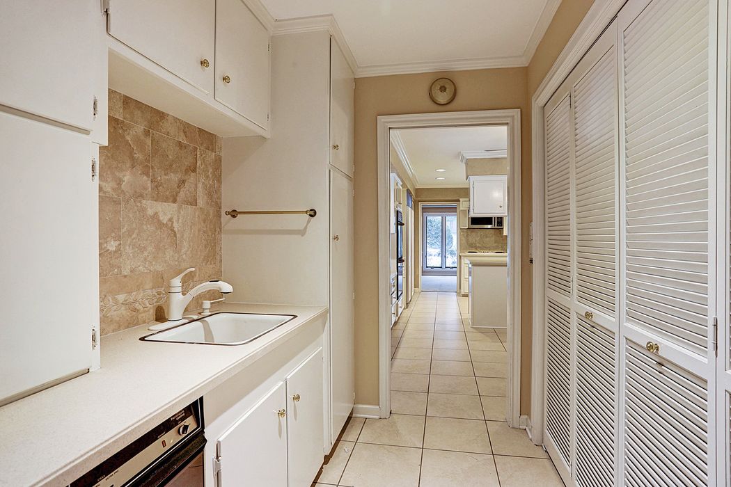 10226 Sugar Hill Drive Houston Tx 77042 Sotheby S