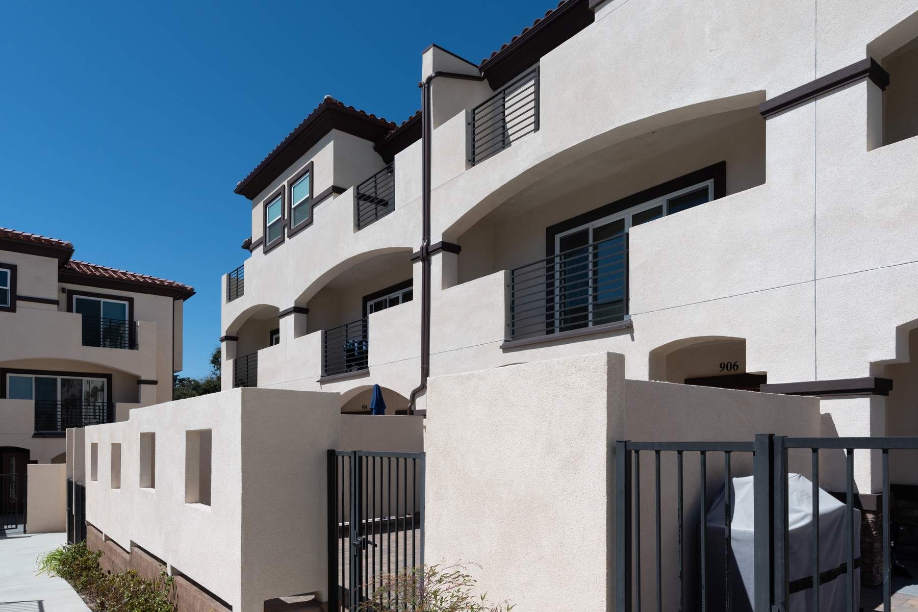 906 Warwick Avenue, Thousand Oaks, CA 91360