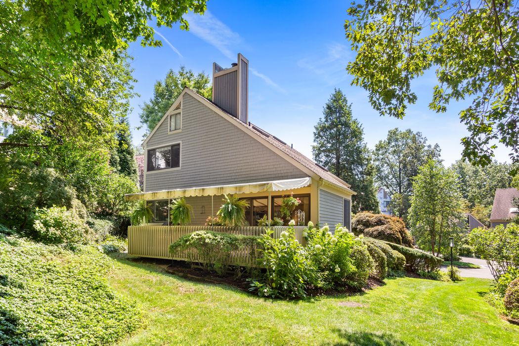 522 West Lyon Farm Drive, Greenwich, CT 06831 Sotheby's International