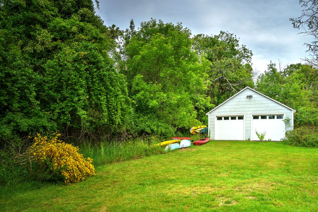 29 Old Stone Highway (Springs General Store), East Hampton, NY 11937