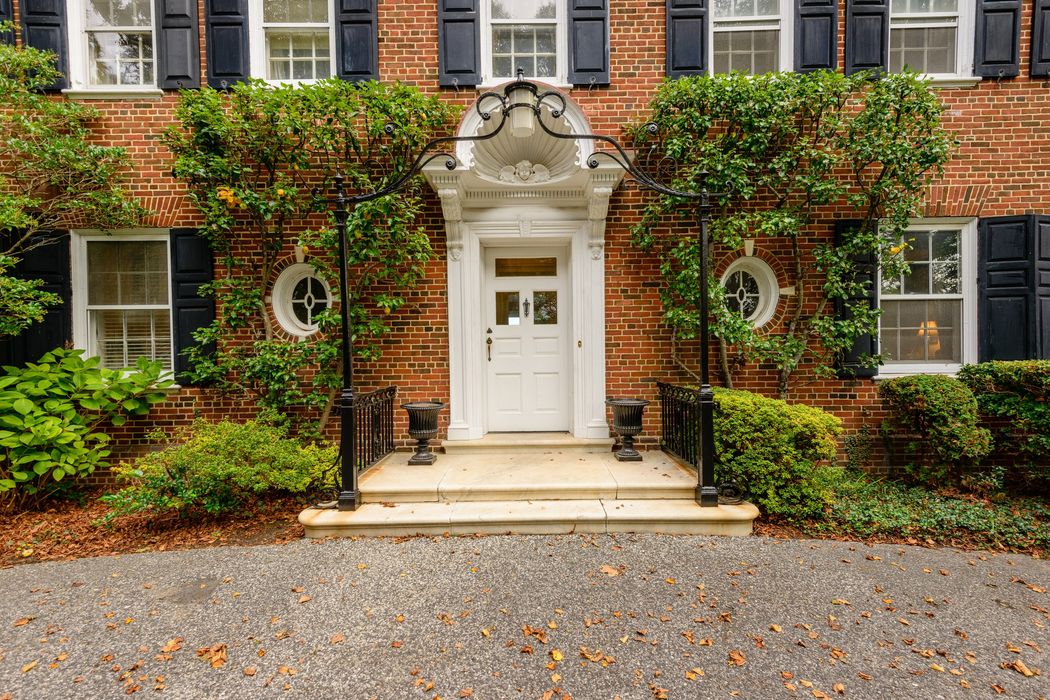 217 Rose Hill Road, Water Mill, NY 11975 Sotheby's International