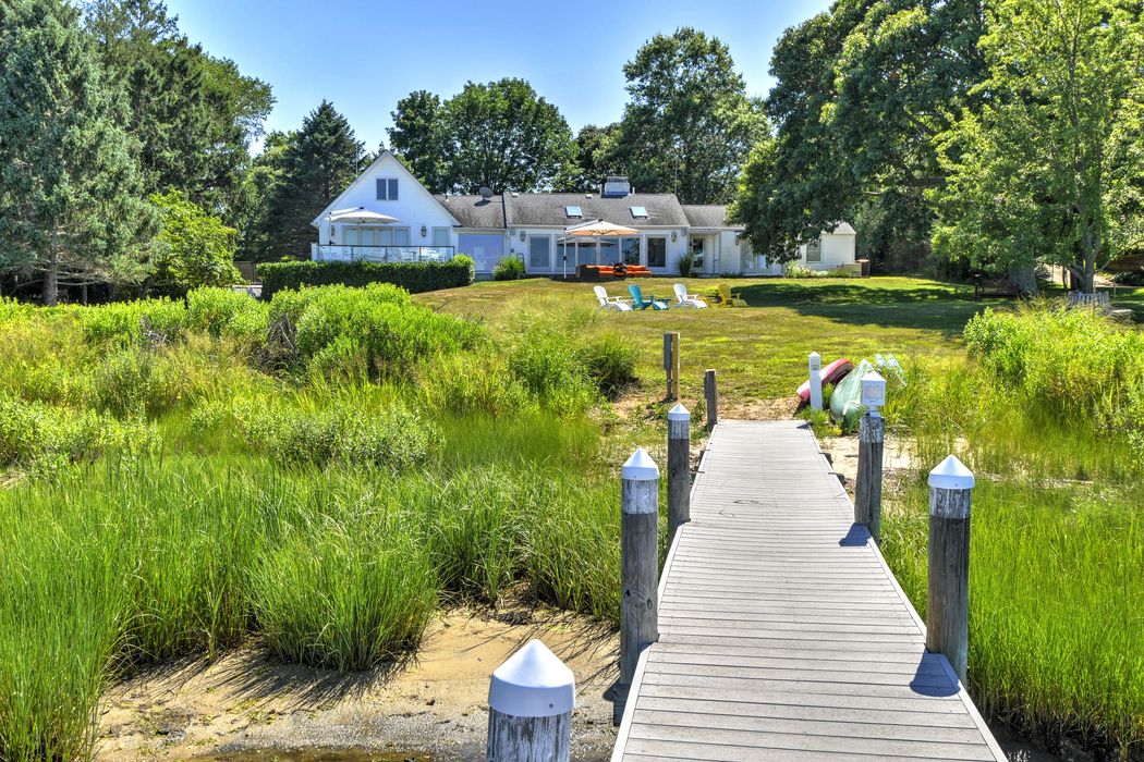 Private Bayfront Traditional Shelter Island, NY 11964 Sotheby's International Realty, Inc.