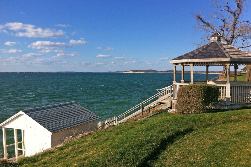 25 Peconic Avenue, Sag Harbor, NY 11963 Sotheby's International