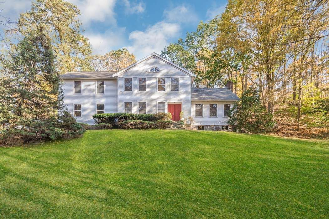 677 River Road, Cos Cob, CT 06807 Sotheby's International Realty, Inc.