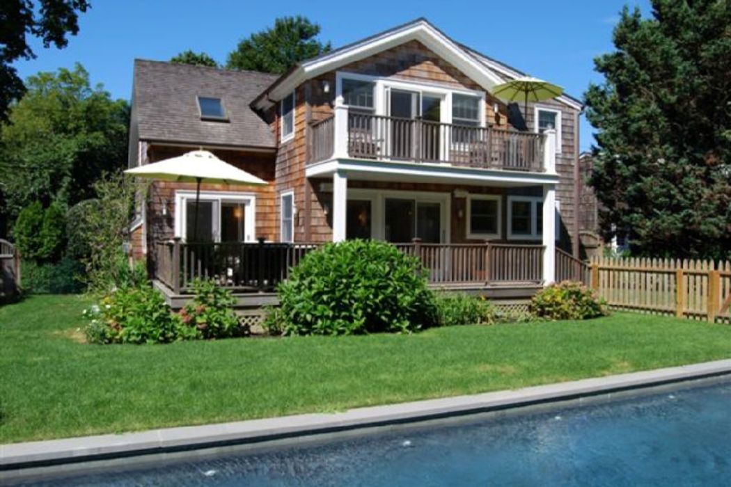 24 Sherrill Rd East Hampton Ny 11937 Sotheby S International