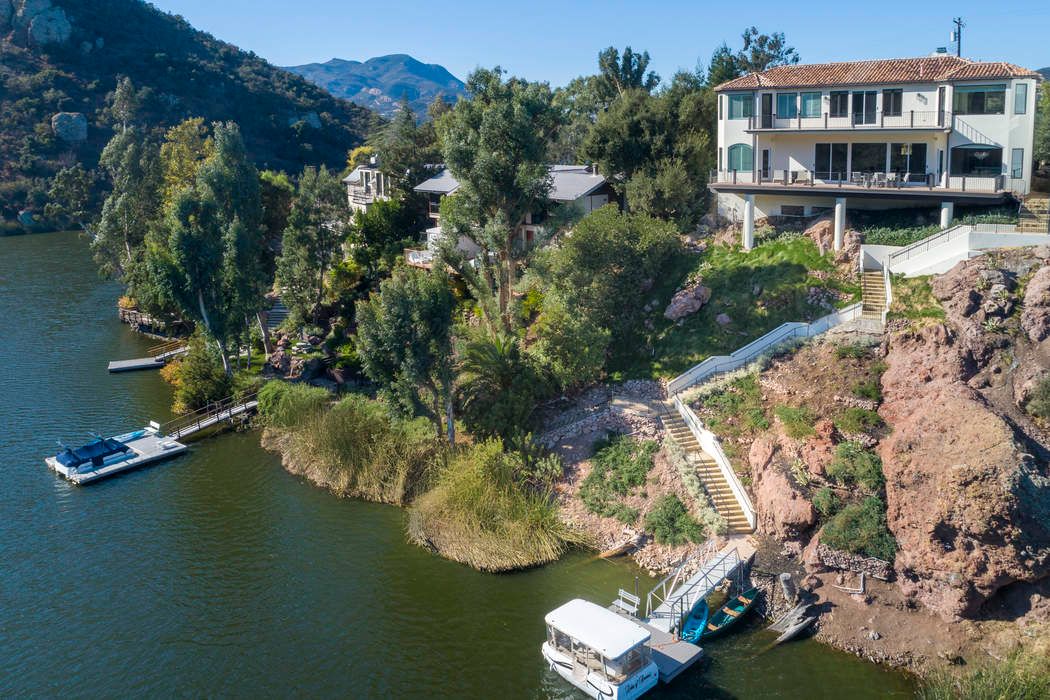 2102 Trentham Road, Lake Sherwood, CA 91361 Sotheby's International