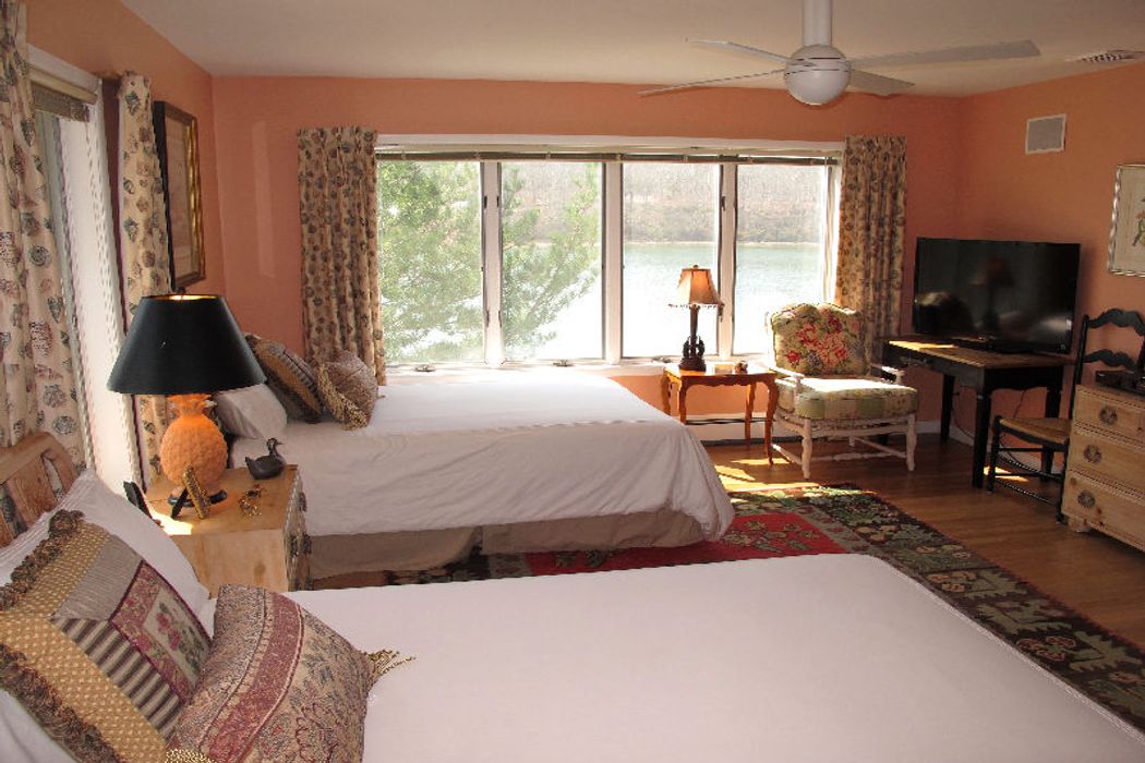 4 Doris Lane, North Sea, NY 11968 Sotheby's International Realty, Inc.