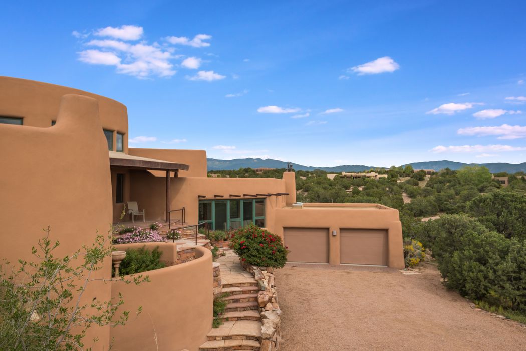 33 Bluestem Dr, Santa Fe, NM 87506 Sotheby's International Realty, Inc.