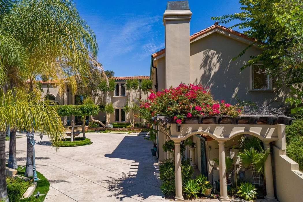 16980 Escalon Drive, Encino, CA 91436 Sotheby's International Realty