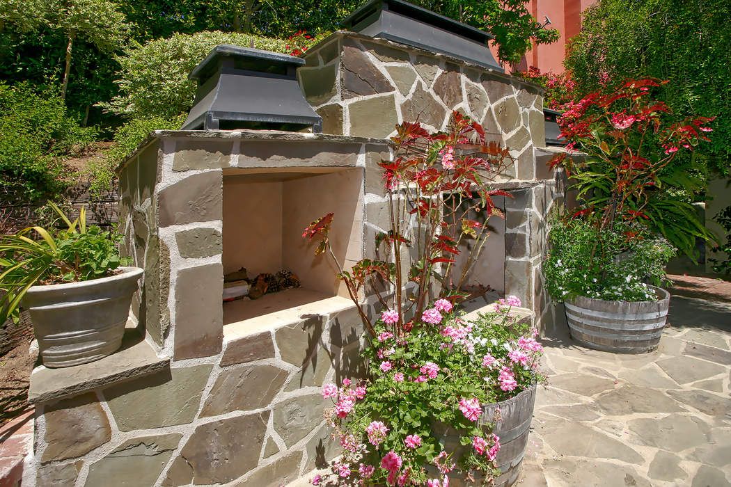 1395 N Doheny Drive, Los Angeles, CA 90069 Sotheby's International Realty, Inc.