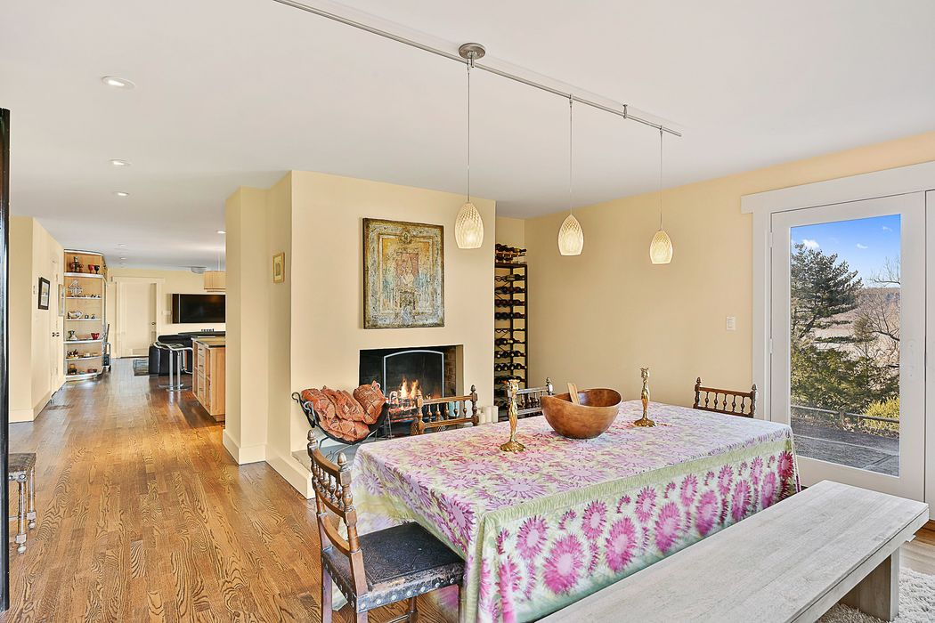 27 Sigma Place, Riverdale, NY 10471 Sotheby's International Realty, Inc.