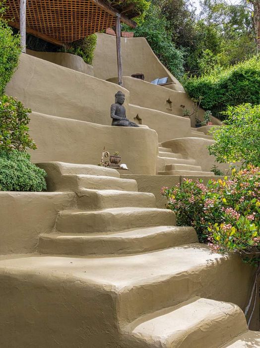 2763 Outpost Drive Los Angeles, CA 90068