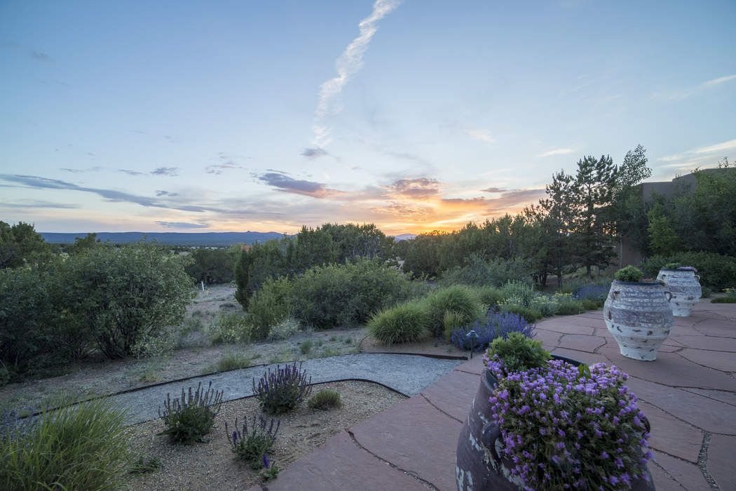 150 Paseo Aragon, Santa Fe, NM 87506 Sotheby's International Realty, Inc.